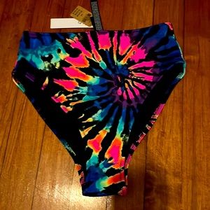 VS tie dye 2 piece in size small with tags on.  Never used